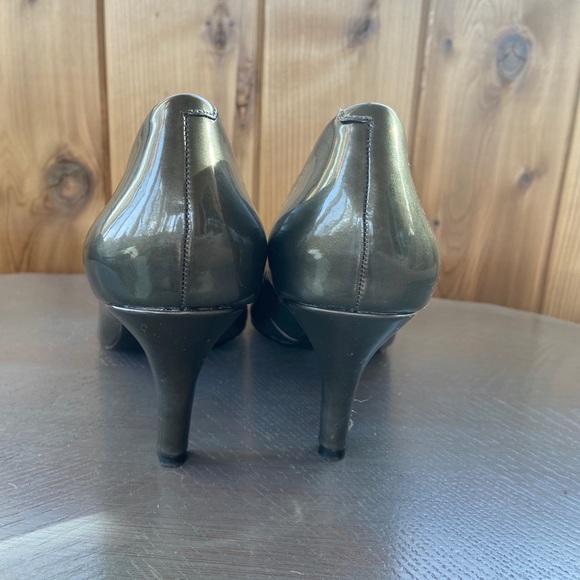 Metallic Patent Leather Heels - Picture 2 of 3